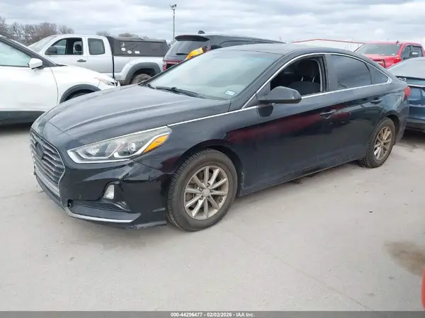 5NPE24AF3JH620856 2018 HYUNDAI SONATA - Image 2