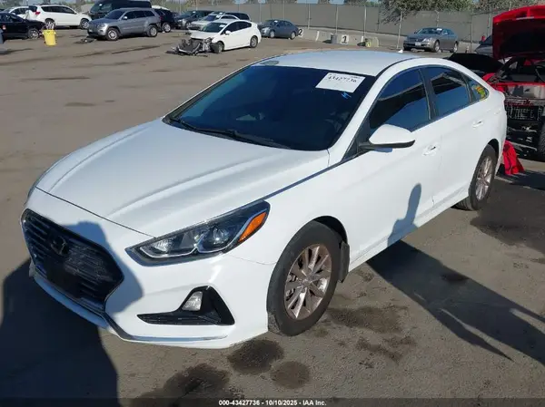 5NPE24AF3JH700447 2018 HYUNDAI SONATA - Image 2