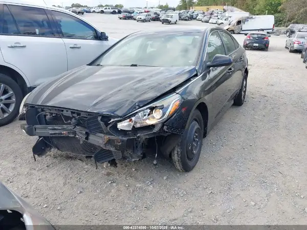 5NPE24AF3JH703767 2018 HYUNDAI SONATA - Image 2
