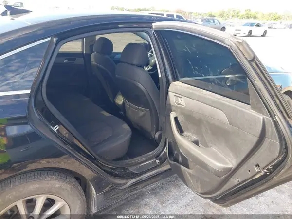 5NPE24AF3KH748404 2019 HYUNDAI SONATA - Image 8