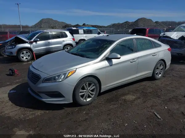 5NPE24AF4GH267696 2016 HYUNDAI SONATA - Image 2