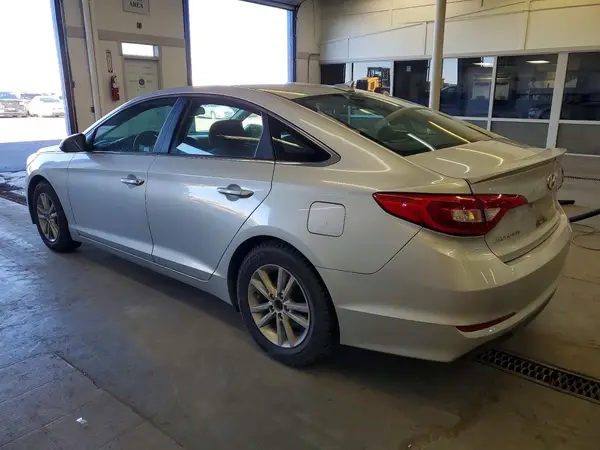 5NPE24AF4GH302818 2016 HYUNDAI SONATA - Image 2