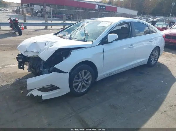 5NPE24AF4GH303757 2016 HYUNDAI SONATA - Image 2