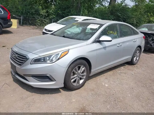 5NPE24AF4GH305718 2016 HYUNDAI SONATA - Image 2
