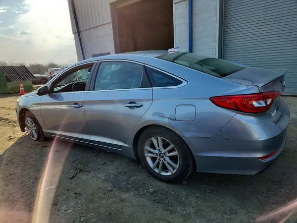 5NPE24AF4GH384579 2016 HYUNDAI SONATA - Image 2