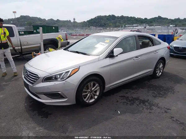 5NPE24AF4GH386977 2016 HYUNDAI SONATA - Image 2