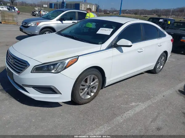 5NPE24AF4GH418780 2016 HYUNDAI SONATA - Image 2