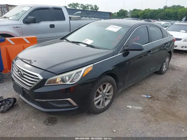 5NPE24AF4HH443132 2017 HYUNDAI SONATA - Image 2
