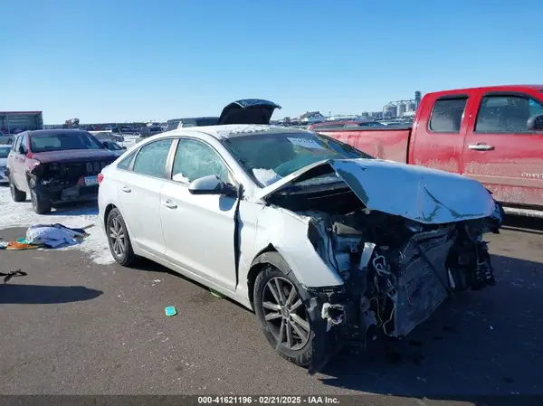5NPE24AF4HH451523 2017 HYUNDAI SONATA - Image 1