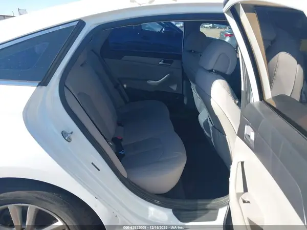 5NPE24AF4HH453031 2017 HYUNDAI SONATA - Image 8