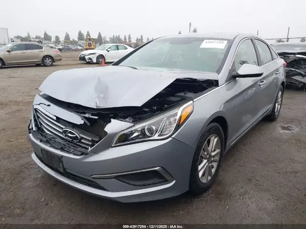 5NPE24AF4HH453630 2017 HYUNDAI SONATA - Image 2