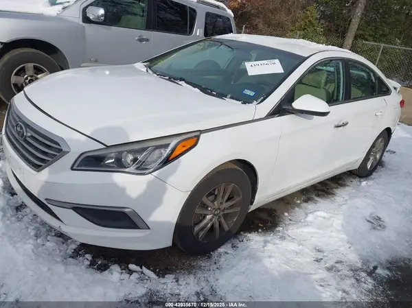 5NPE24AF4HH453692 2017 HYUNDAI SONATA - Image 2