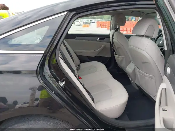 5NPE24AF4HH465275 2017 HYUNDAI SONATA - Image 8
