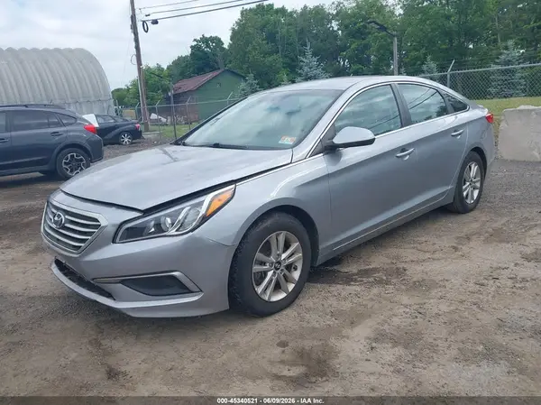 5NPE24AF4HH467205 2017 HYUNDAI SONATA - Image 2