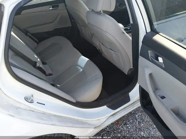 5NPE24AF4HH483646 2017 HYUNDAI SONATA - Image 8