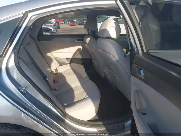 5NPE24AF4HH486451 2017 HYUNDAI SONATA - Image 8