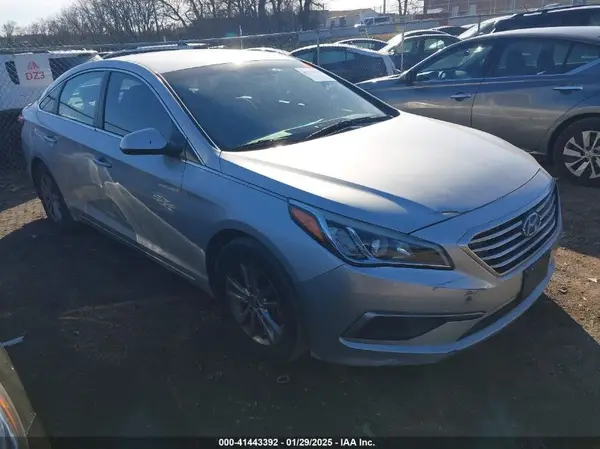 5NPE24AF4HH491262 2017 HYUNDAI SONATA - Image 1