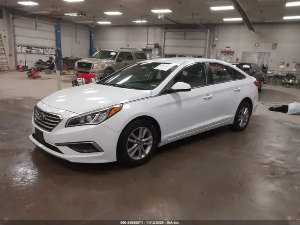5NPE24AF4HH493013 2017 HYUNDAI SONATA - Image 2