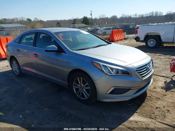 5NPE24AF4HH493772 2017 HYUNDAI SONATA - Image 1