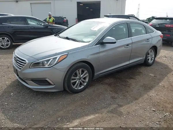 5NPE24AF4HH499720 2017 HYUNDAI SONATA - Image 2