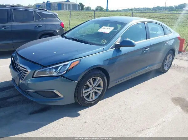 5NPE24AF4HH505810 2017 HYUNDAI SONATA - Image 2