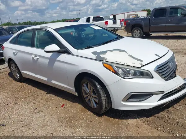 5NPE24AF4HH511056 2017 HYUNDAI SONATA - Image 1