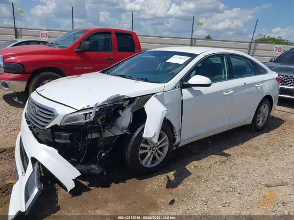 5NPE24AF4HH511056 2017 HYUNDAI SONATA - Image 2