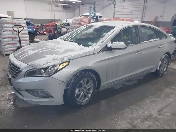 5NPE24AF4HH520081 2017 HYUNDAI SONATA - Image 2
