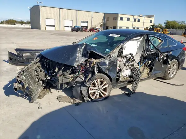5NPE24AF4HH521134 2017 HYUNDAI SONATA - Image 1
