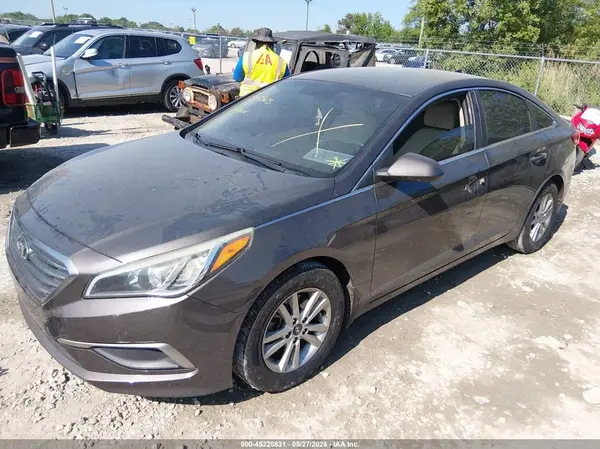 5NPE24AF4HH525698 2017 HYUNDAI SONATA - Image 2