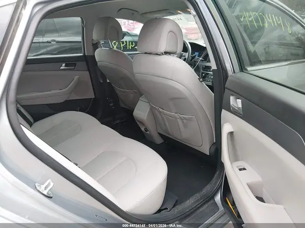 5NPE24AF4HH530450 2017 HYUNDAI SONATA - Image 8