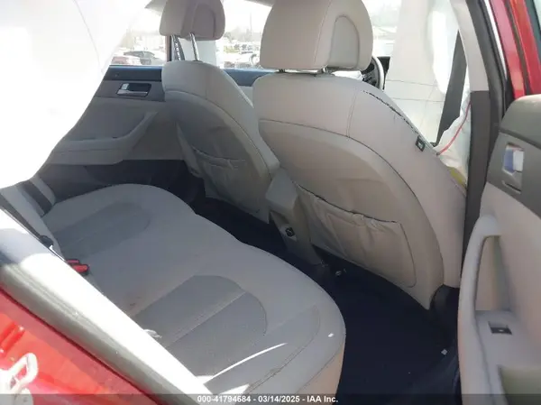 5NPE24AF4HH554621 2017 HYUNDAI SONATA - Image 8