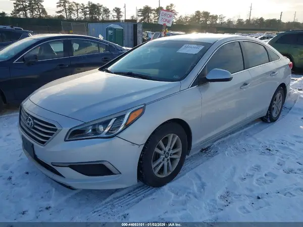 5NPE24AF4HH554988 2017 HYUNDAI SONATA - Image 2