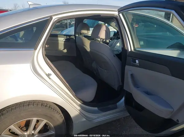 5NPE24AF4HH557423 2017 HYUNDAI SONATA - Image 8