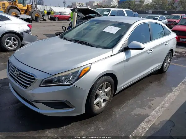 5NPE24AF4HH557597 2017 HYUNDAI SONATA - Image 2