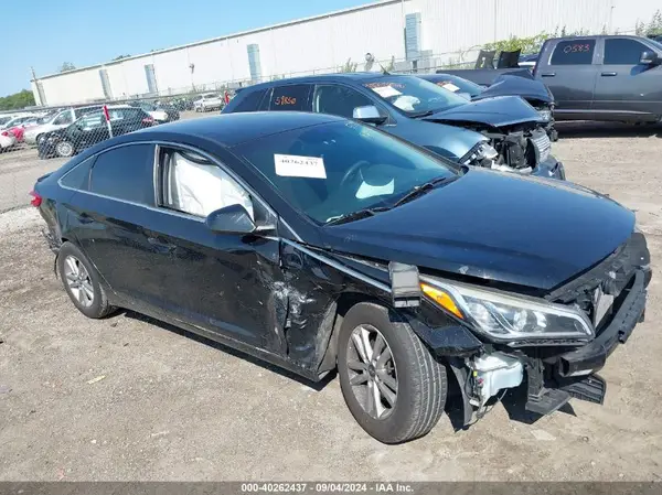 5NPE24AF4HH570219 2017 HYUNDAI SONATA - Image 1