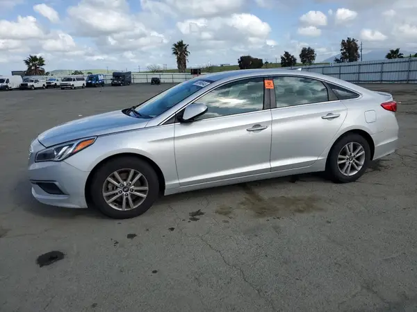 5NPE24AF4HH572164 2017 HYUNDAI SONATA - Image 1