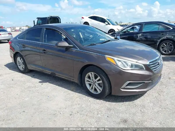 5NPE24AF4HH577624 2017 HYUNDAI SONATA - Image 1