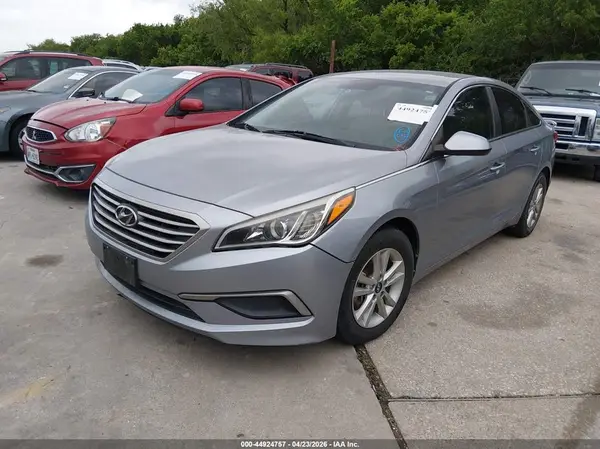 5NPE24AF4HH580328 2017 HYUNDAI SONATA - Image 2