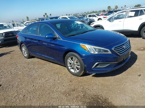 5NPE24AF4HH581205 2017 HYUNDAI SONATA - Image 1