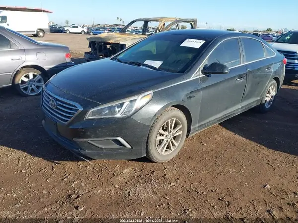 5NPE24AF4HH581785 2017 HYUNDAI SONATA - Image 2