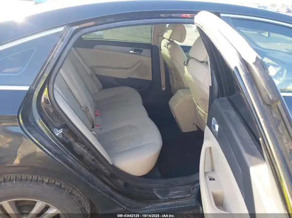 5NPE24AF4HH581785 2017 HYUNDAI SONATA - Image 8