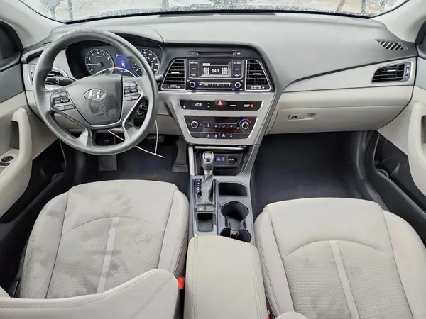 5NPE24AF4HH581995 2017 HYUNDAI SONATA - Image 8