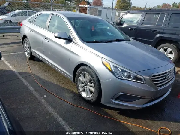 5NPE24AF4HH583679 2017 HYUNDAI SONATA - Image 1