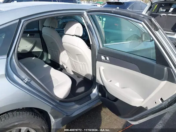 5NPE24AF4HH583679 2017 HYUNDAI SONATA - Image 8