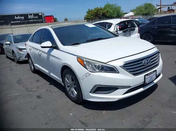 5NPE24AF4HH585089 2017 HYUNDAI SONATA - Image 1
