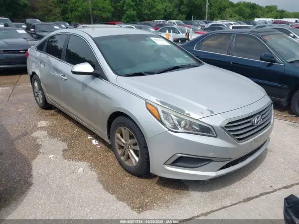 5NPE24AF4HH585951 2017 HYUNDAI SONATA - Image 1