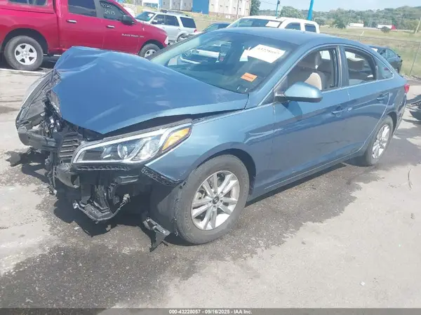 5NPE24AF4HH586825 2017 HYUNDAI SONATA - Image 2