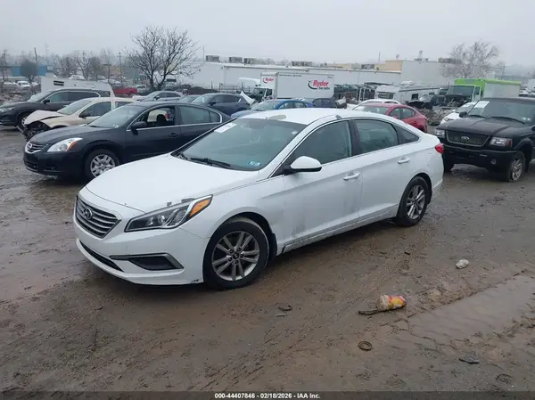 5NPE24AF4HH587098 2017 HYUNDAI SONATA - Image 2