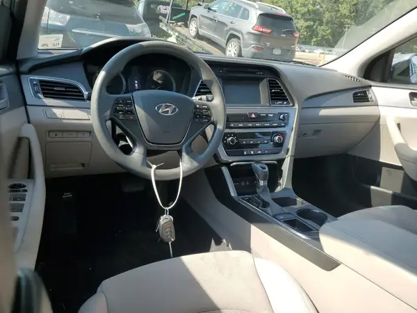 5NPE24AF4HH589823 2017 HYUNDAI SONATA - Image 8
